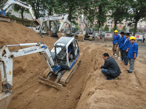 西安挖掘机培训学校—同学们